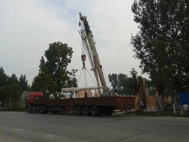 晚霞红景观石装车 晚霞红景观石装车